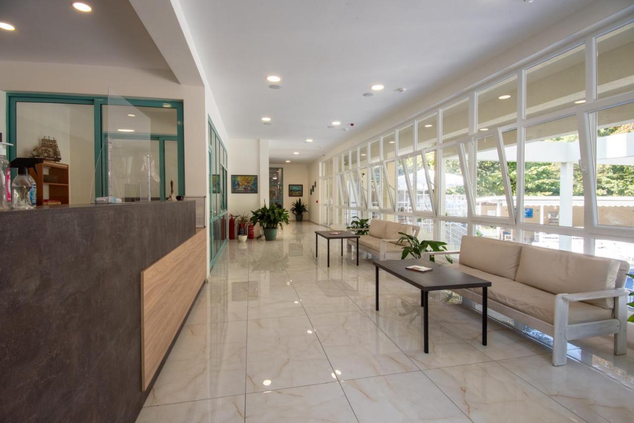 קיטן Ariana Hotel מראה חיצוני תמונה