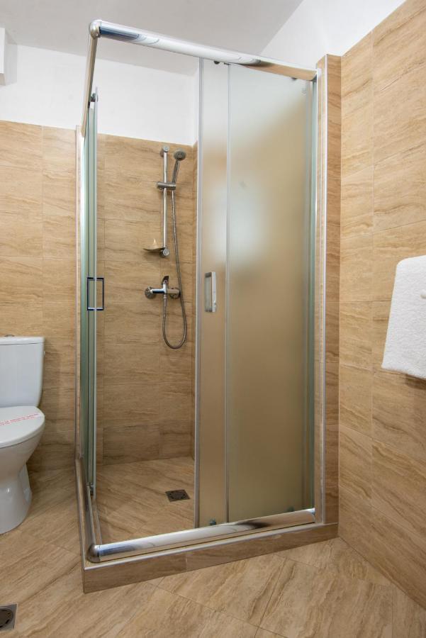 קיטן Ariana Hotel מראה חיצוני תמונה