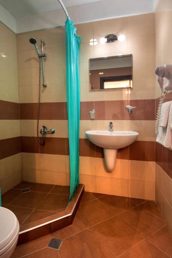 קיטן Ariana Hotel מראה חיצוני תמונה