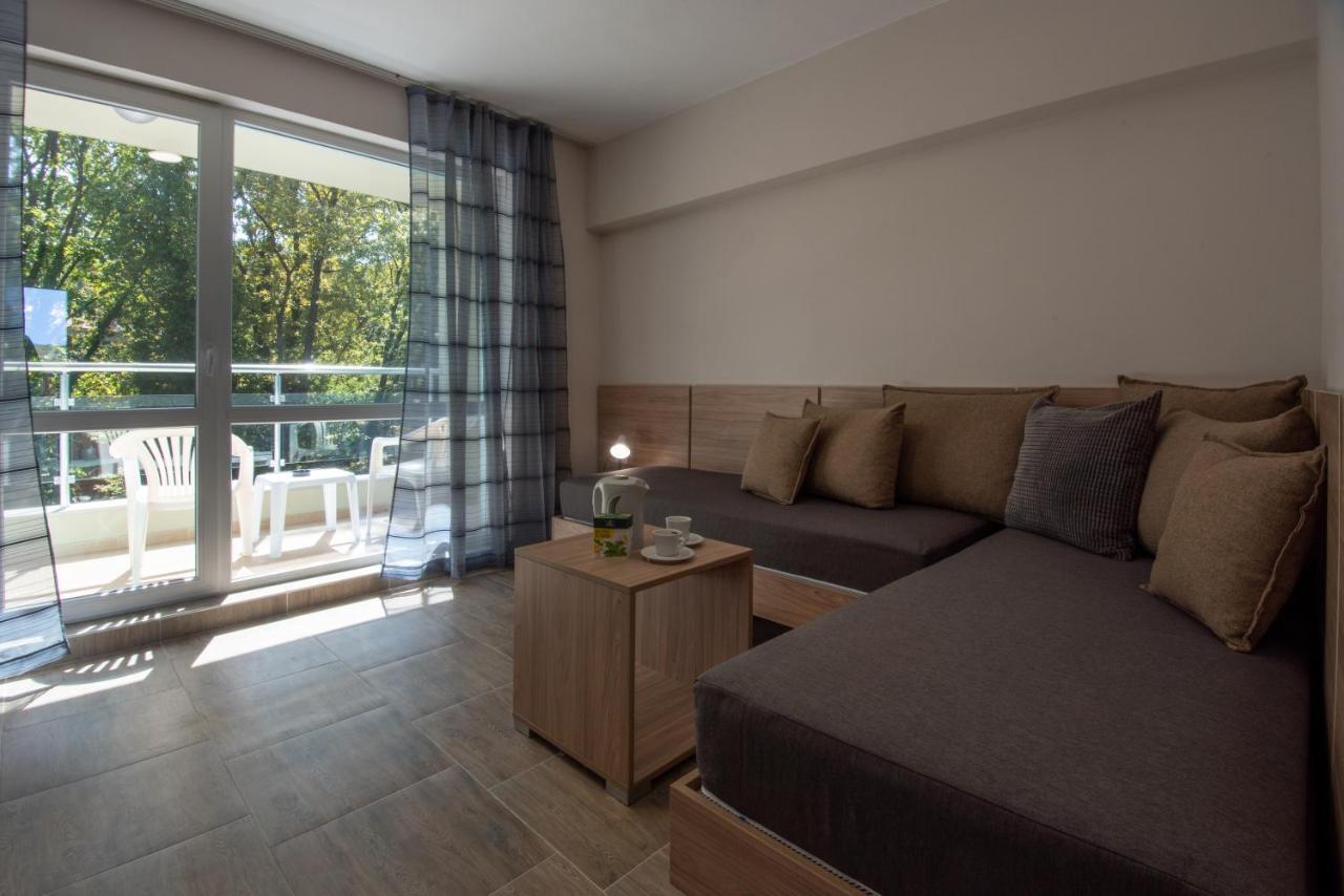 קיטן Ariana Hotel מראה חיצוני תמונה