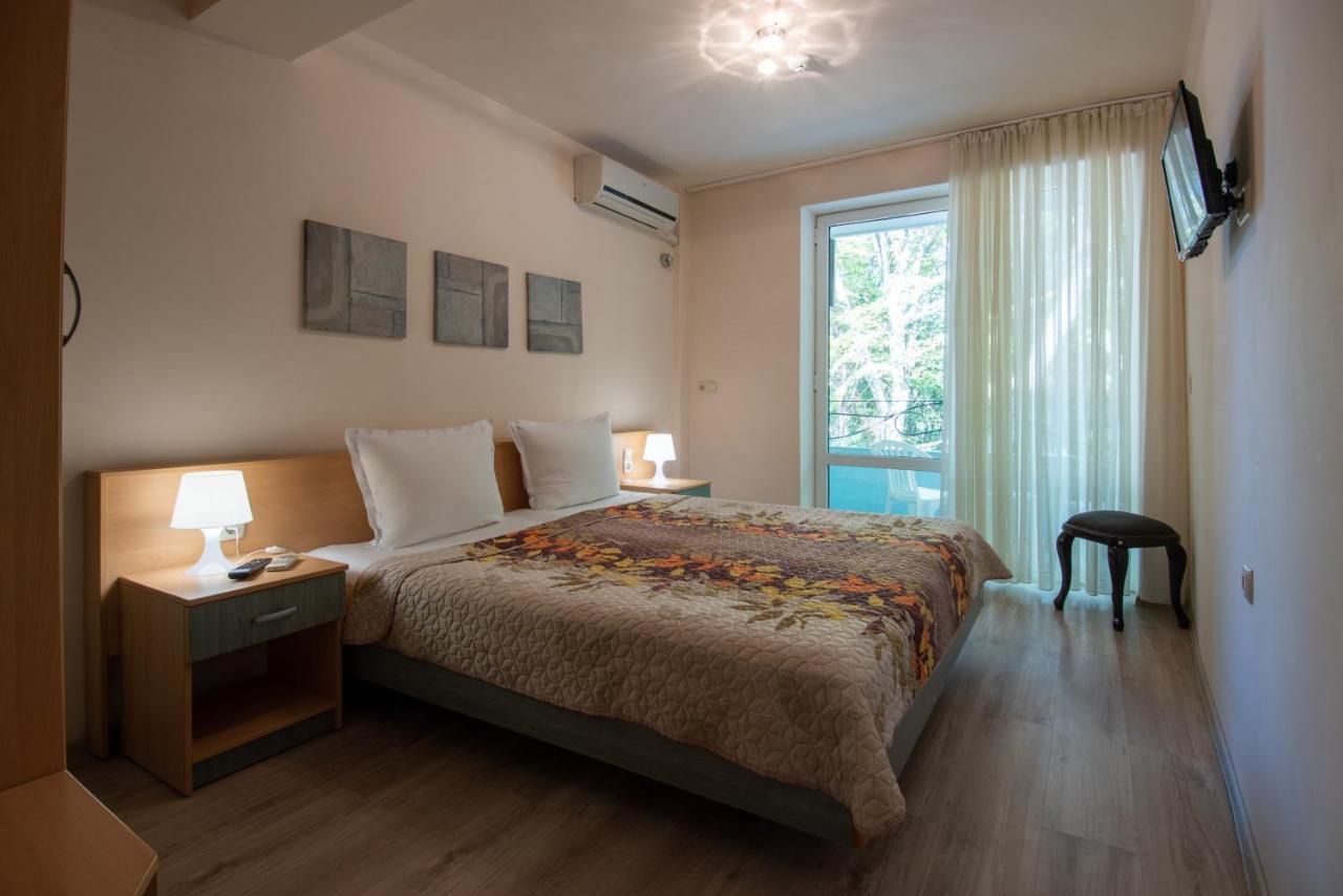 קיטן Ariana Hotel מראה חיצוני תמונה