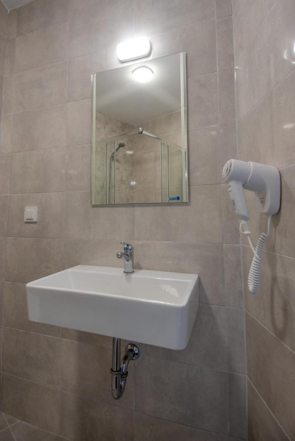 קיטן Ariana Hotel מראה חיצוני תמונה